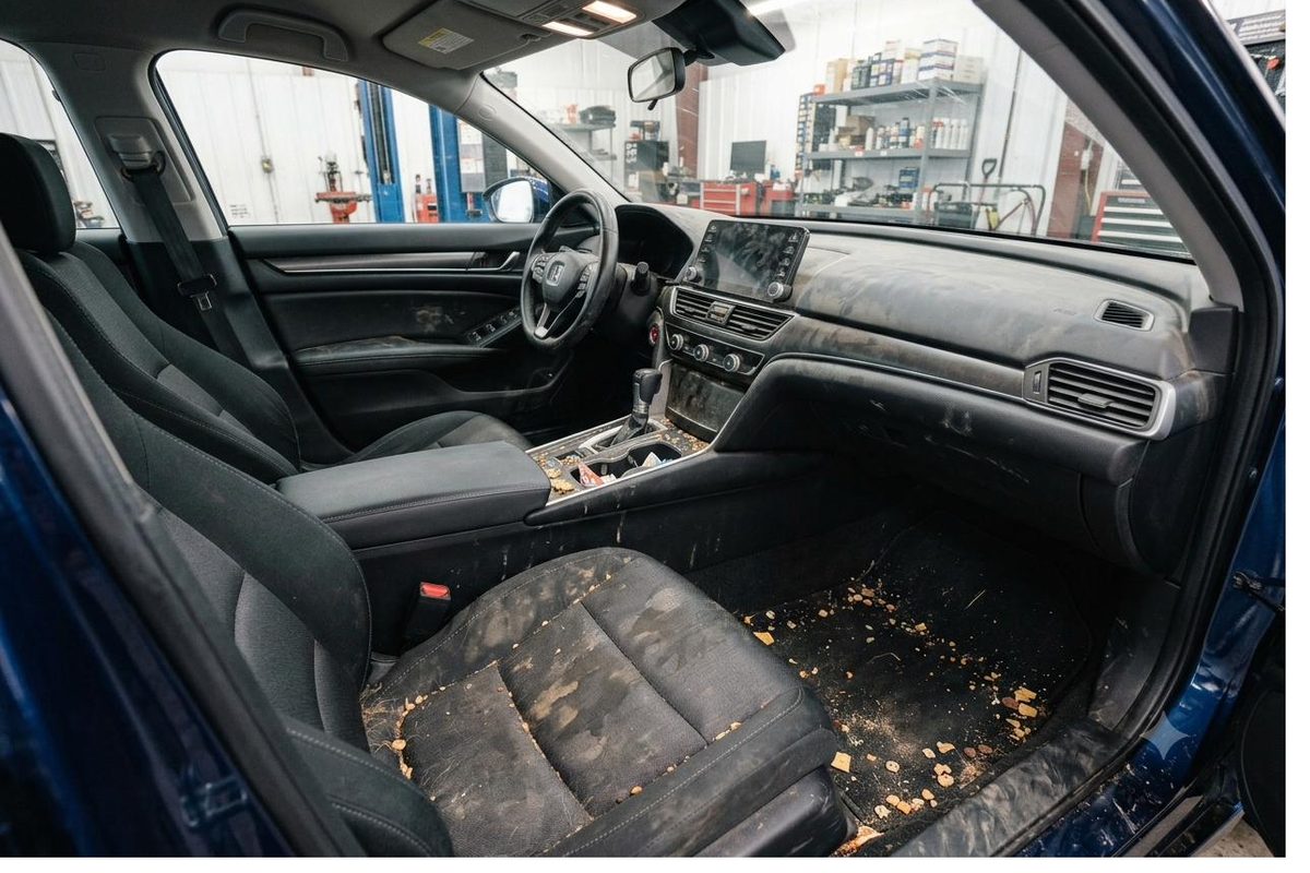 Intérieur sale avant nettoyage